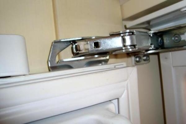  Панти на вратата на хладилника