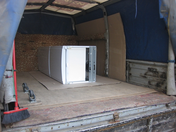  Хладилникът е в хоризонтално положение