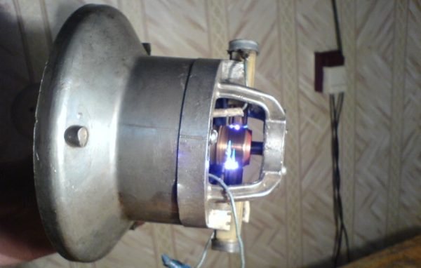  Искри в мотора на прахосмукачка