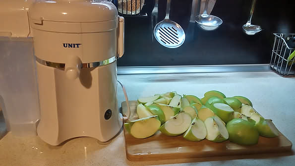  Центрофугиращ сокоизтисквач UCJ-411