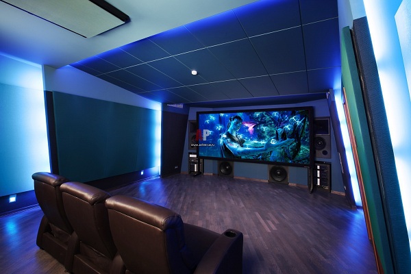  Кино в интериора