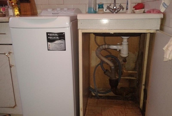  Вертикално товарене машина в кухнята