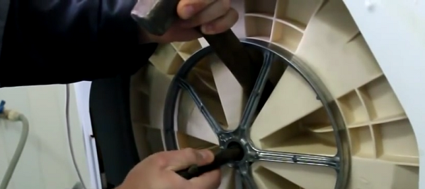  Развийте болта