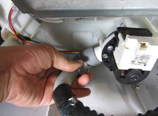  Извадете маркуча на маркуча