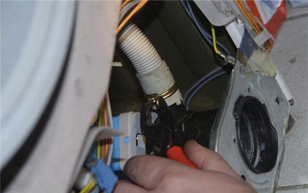 Компресионна пружинна скоба