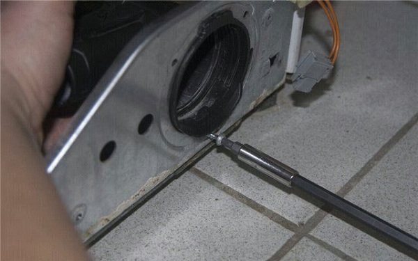 Завинтване на винтове