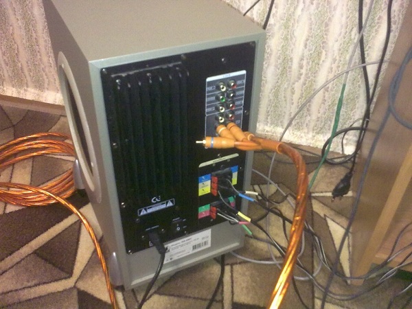  Проводници към субуфера