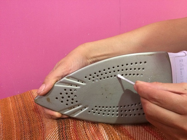  почистване с памучни пъпки