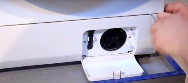  Премахване на дъното на пералната машина