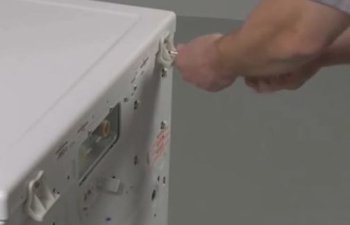  Сваляне на капака на пералната машина