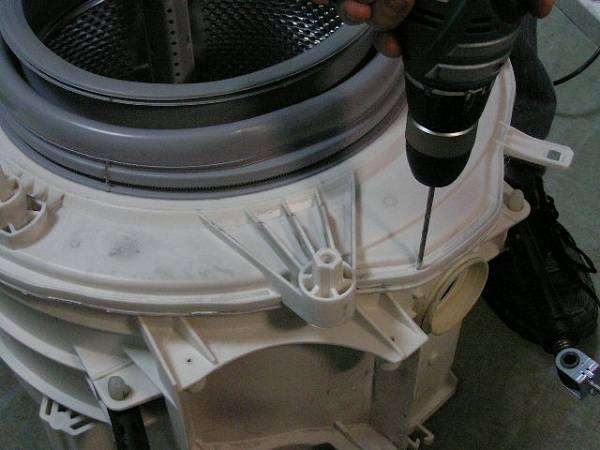  Укрепване на резервоара с винтове