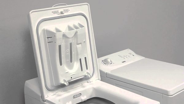 Прахова тава в пералната машина с вертикално натоварване Прахова тава в пералната машина с вертикално натоварване