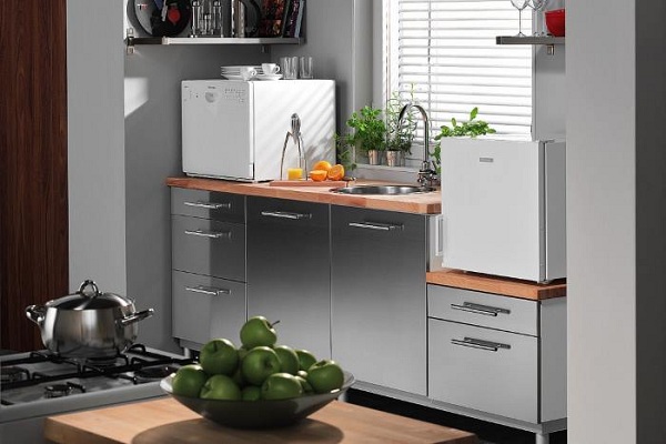  Съдомиялна машина в кухнята