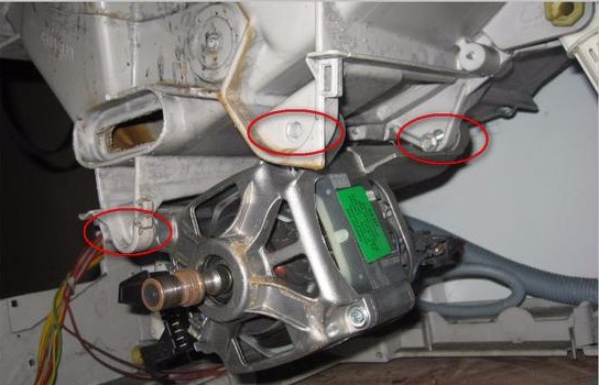  Премахване на двигателя на пералната машина