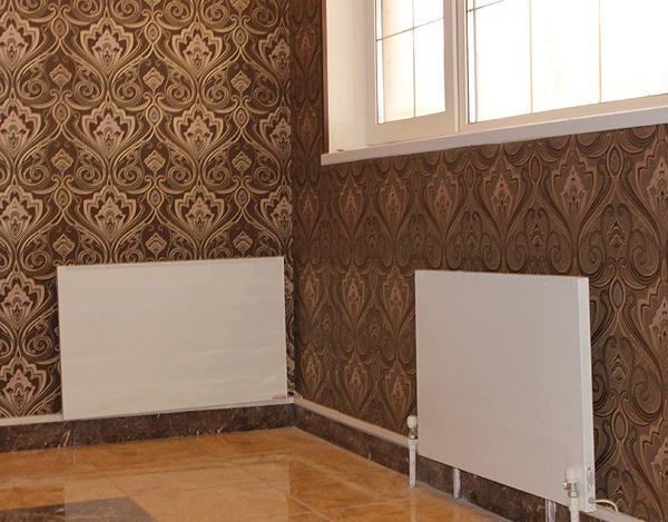 Две конвектори на стената