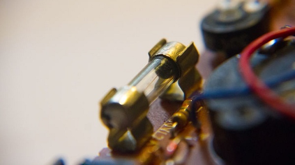  Замяна на предпазители