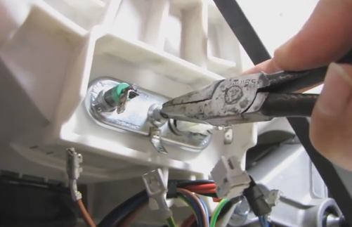 Развийте централната гайка Развийте централната гайка