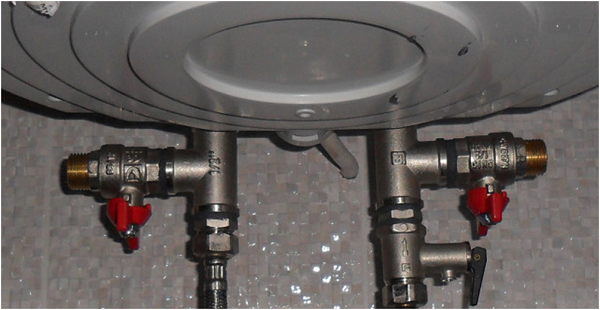  Долната част на резервоара