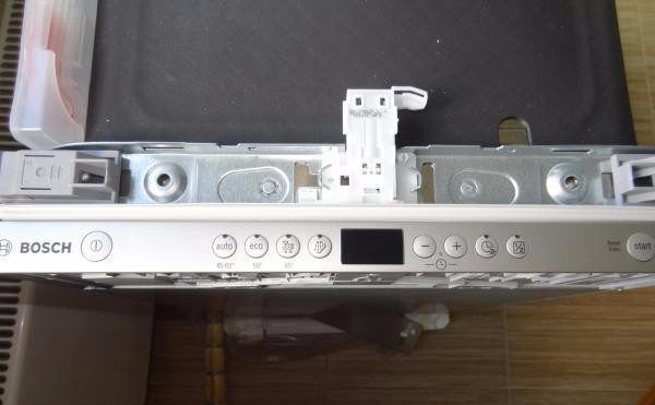  Заключване на вратата в съдомиялната машина