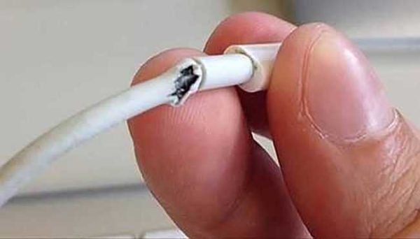  Повреден захранващ кабел на пералната машина