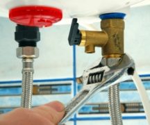  Изцедете водата от резервоара