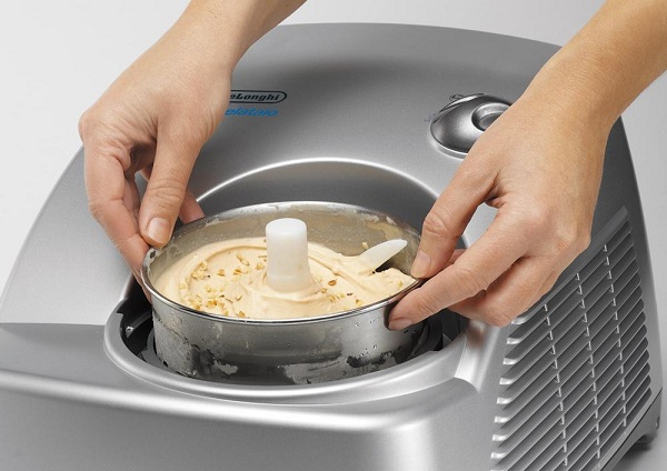  Добавяне на гайки към сладолед