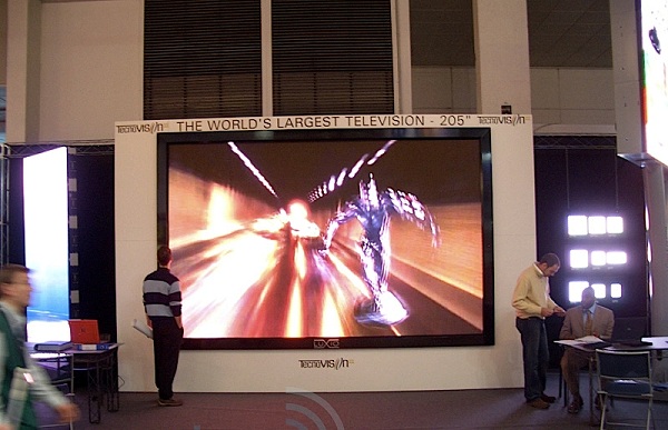  Огромна телевизия