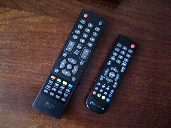 Две дистанционни управления