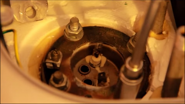  Развийте гайките