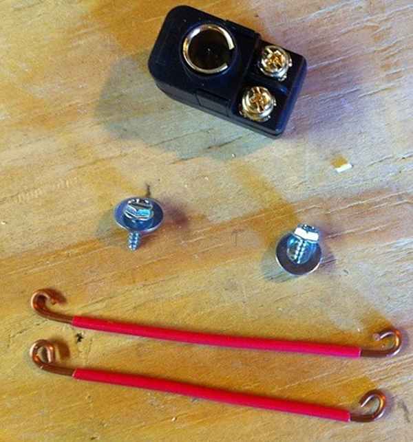  Две парчета жица