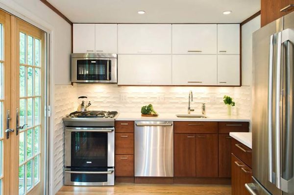  Микровълнова печка над печката