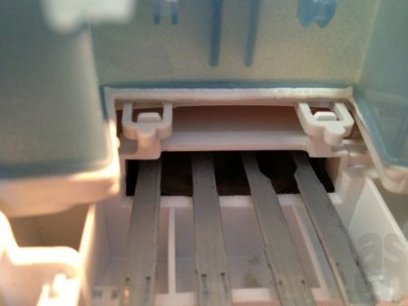  Премахване на индикатора с кабела Кафяв