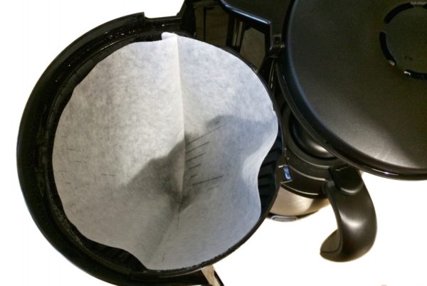  Филтрира в кафето за капкообразуватели