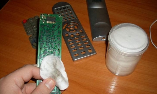  Почистване с памучен тампон