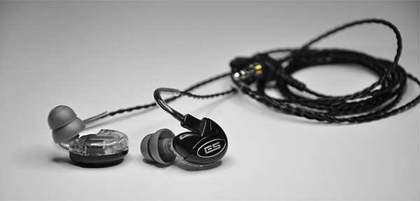  Арматурни слушалки