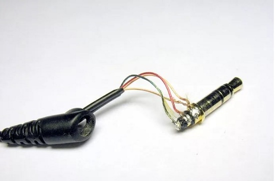  Кабел с щепсел