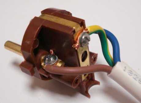  Електрически щепсел