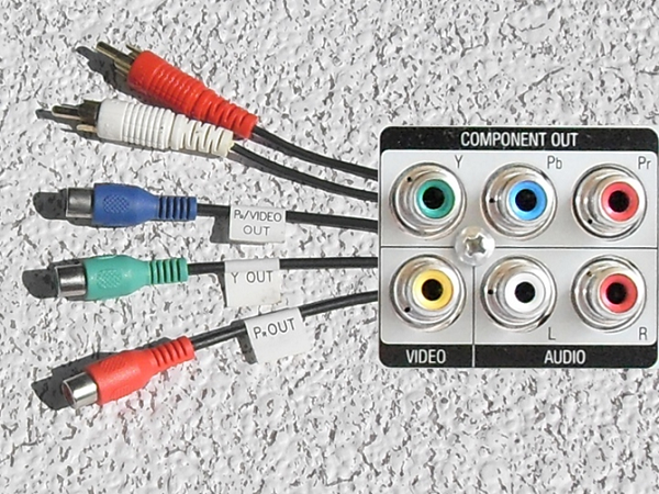  Компонентен съединител (Y Pb Pr)