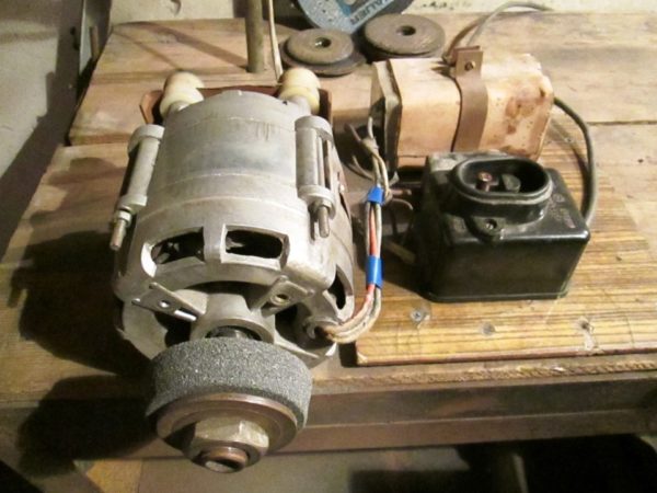  Заточена от двигателя на пералната машина