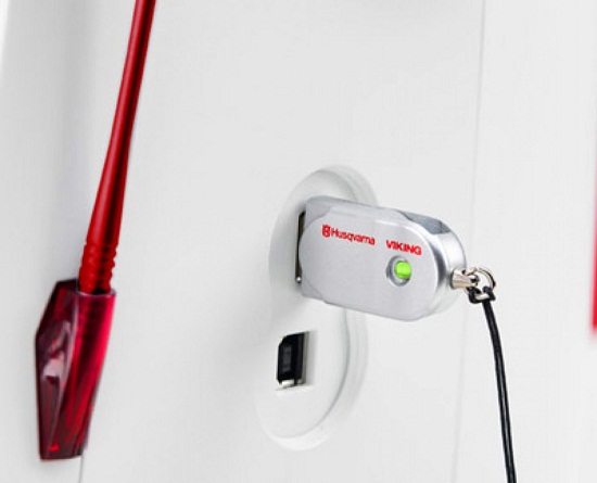  Свържете флаш устройството към устройството