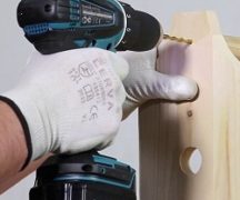  Пробийте отвертката