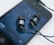  Слушалки и смартфон