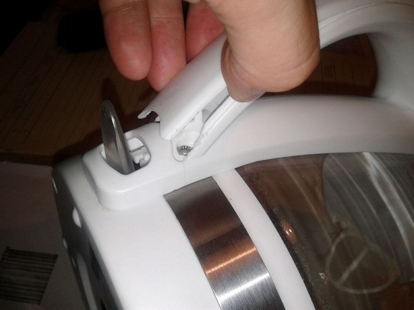  Закрепващи винтове под подложката