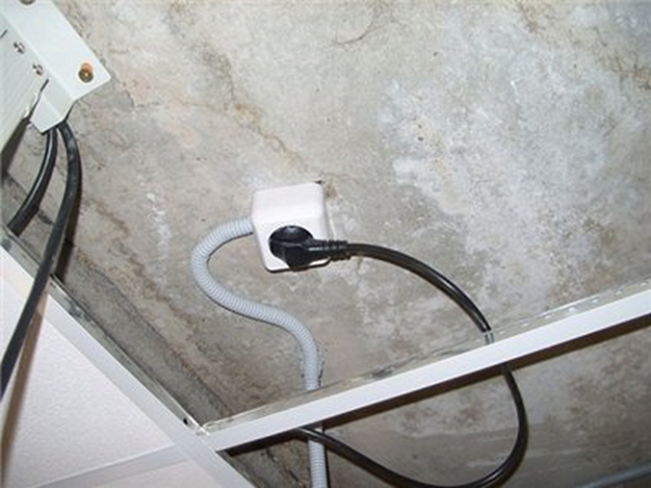  Закрепете към бетон