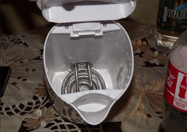  Почистете каната вътре