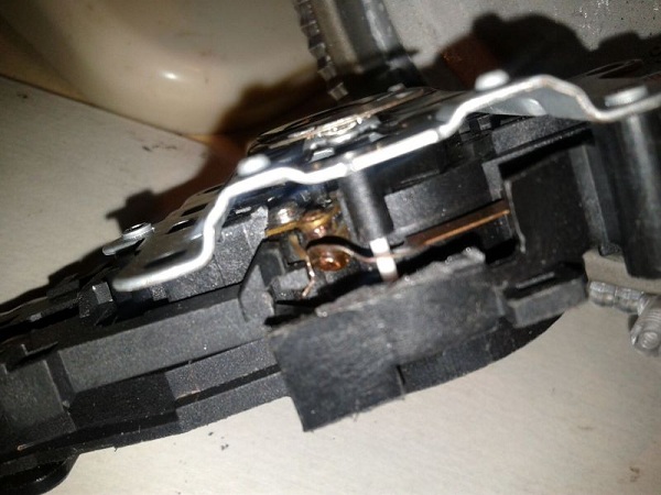  Нагар на контакти