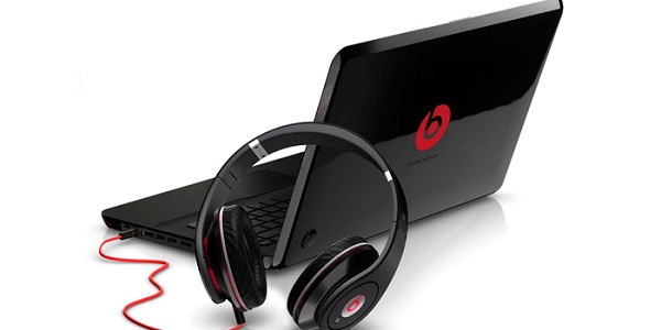  Лаптоп и слушалки