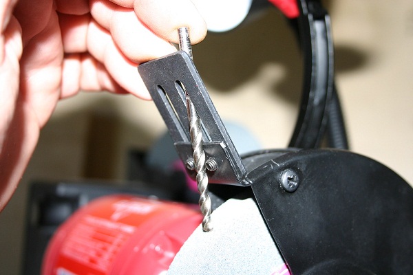  Заточване на свредла върху шкурка