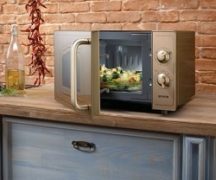  Микровълнова печка в кухнята