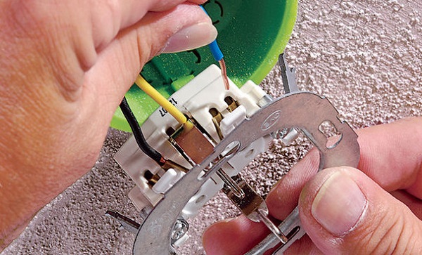  Трижилен проводник